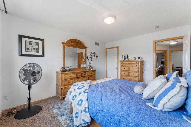 2810 White Eagle Drive, Woodbury, MN 55129