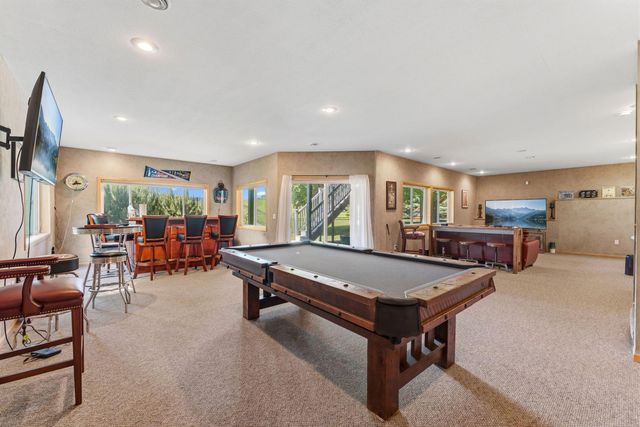 2810 White Eagle Drive, Woodbury, MN 55129
