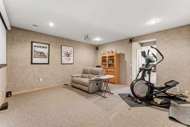 2810 White Eagle Drive, Woodbury, MN 55129