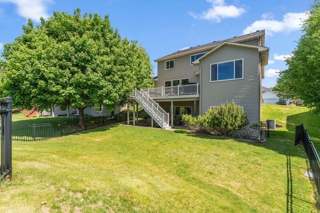 2810 White Eagle Drive, Woodbury, MN 55129