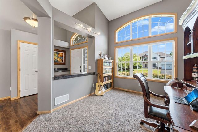 2810 White Eagle Drive, Woodbury, MN 55129