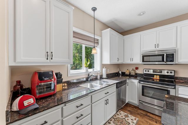 2810 White Eagle Drive, Woodbury, MN 55129