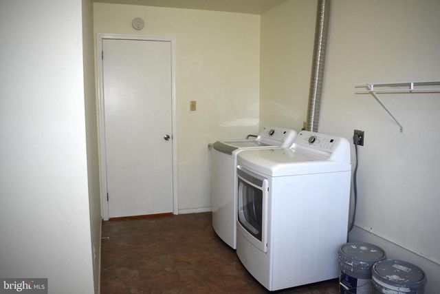 1604 SHENANDOAH CT, Allentown, PA 18104