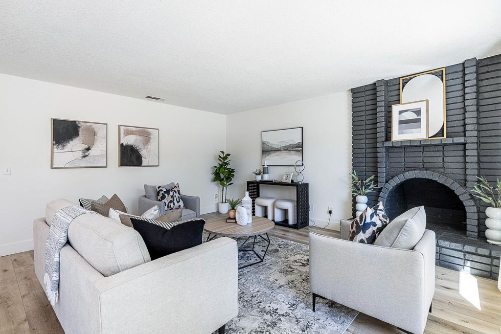 Image 15 of property listing at 411 Mcarthur Avenue, Clovis, CA 93611