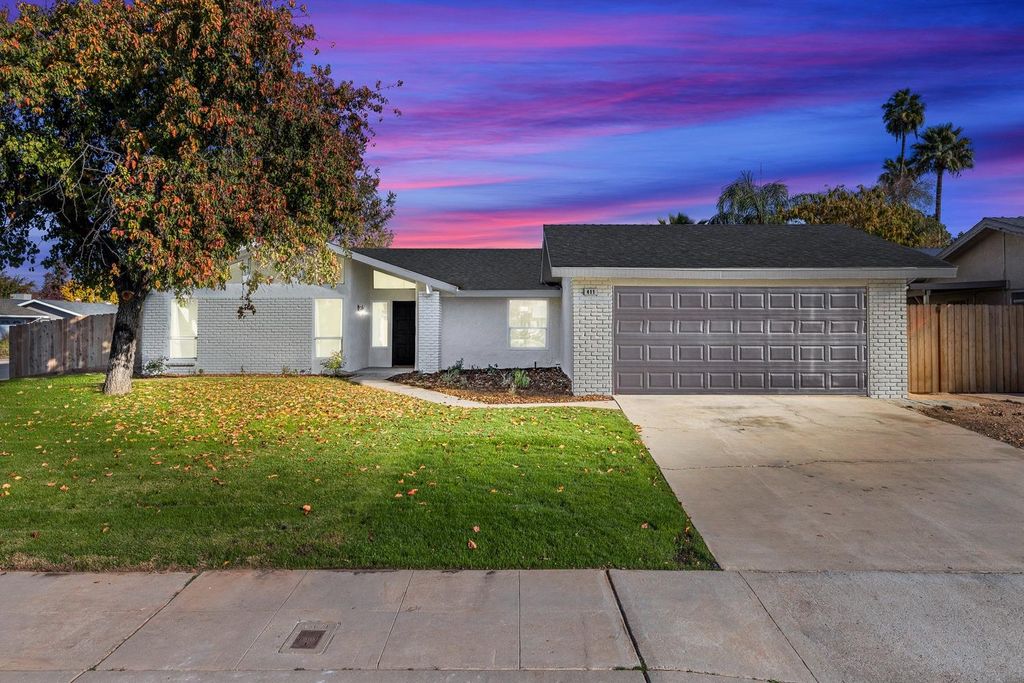 Image 2 of property listing at 411 Mcarthur Avenue, Clovis, CA 93611