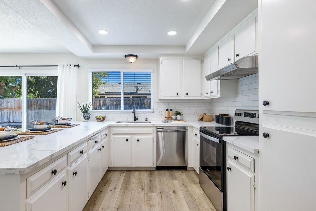 Image 20 of property listing at 411 Mcarthur Avenue, Clovis, CA 93611
