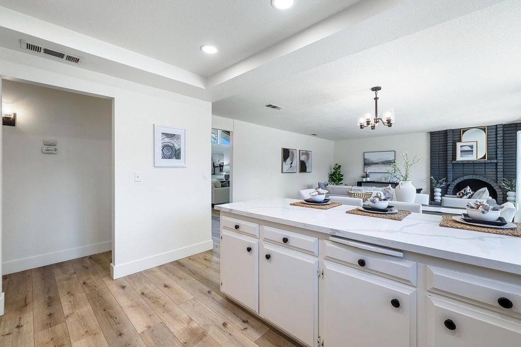 Image 24 of property listing at 411 Mcarthur Avenue, Clovis, CA 93611