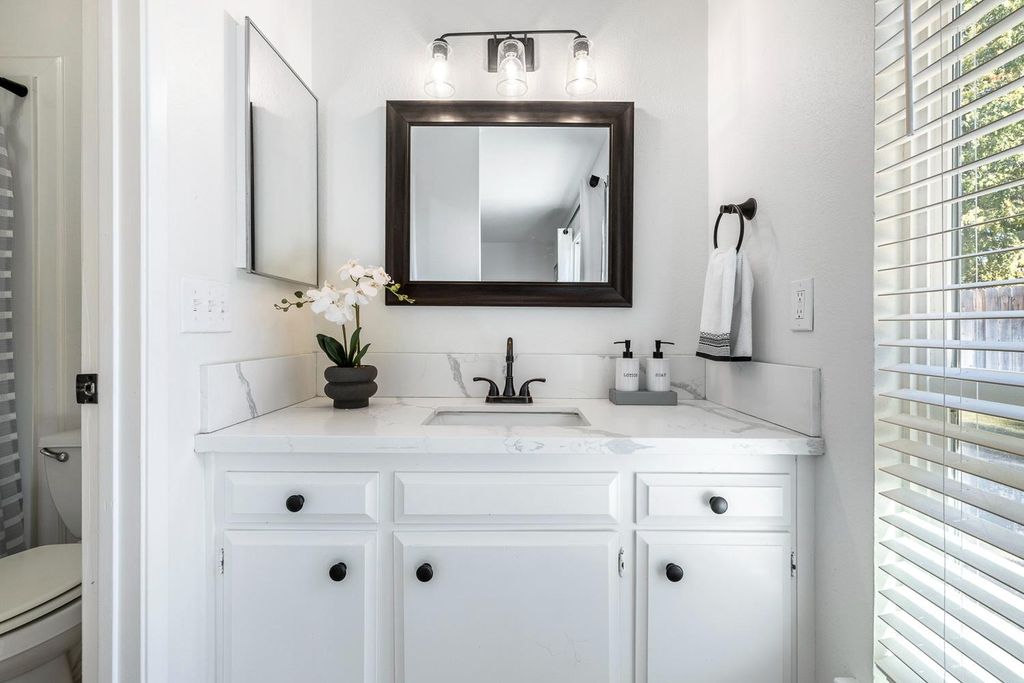 Image 35 of property listing at 411 Mcarthur Avenue, Clovis, CA 93611