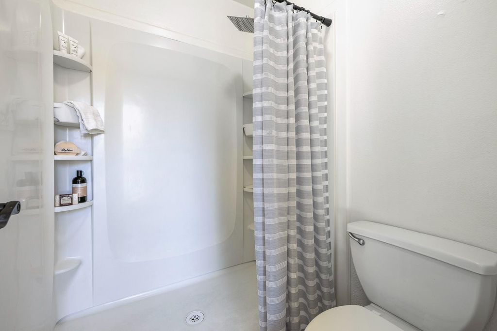 Image 37 of property listing at 411 Mcarthur Avenue, Clovis, CA 93611