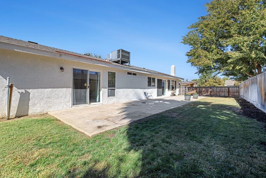 Image 38 of property listing at 411 Mcarthur Avenue, Clovis, CA 93611