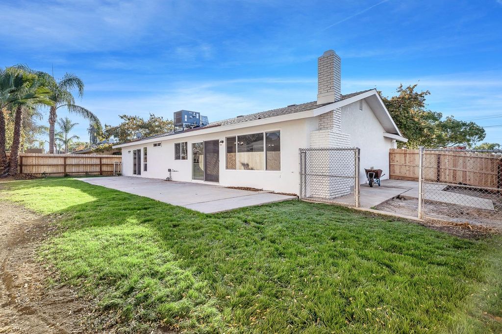 Image 39 of property listing at 411 Mcarthur Avenue, Clovis, CA 93611