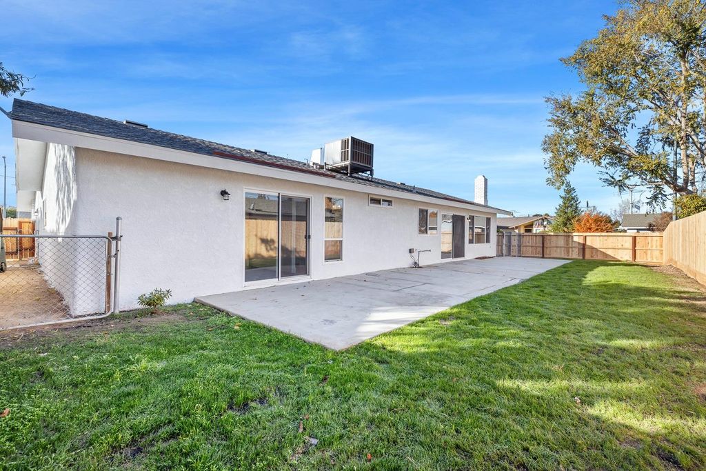 Image 40 of property listing at 411 Mcarthur Avenue, Clovis, CA 93611