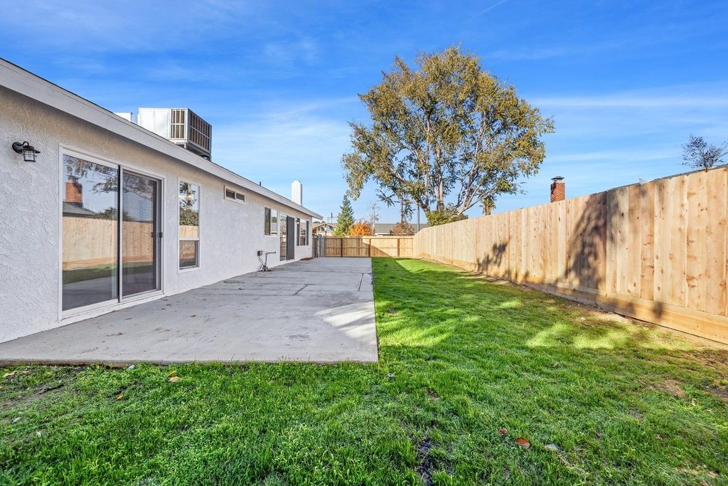 Image 41 of property listing at 411 Mcarthur Avenue, Clovis, CA 93611