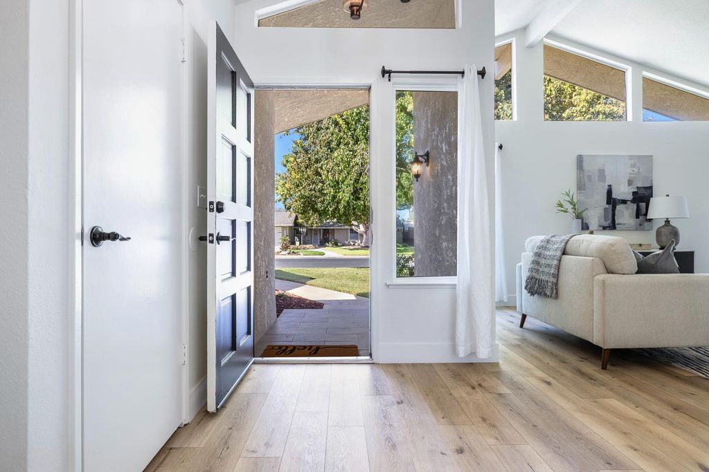 Image 5 of property listing at 411 Mcarthur Avenue, Clovis, CA 93611