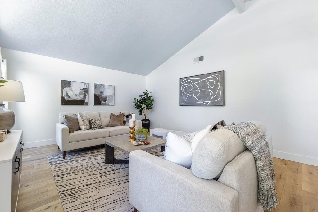 Image 7 of property listing at 411 Mcarthur Avenue, Clovis, CA 93611