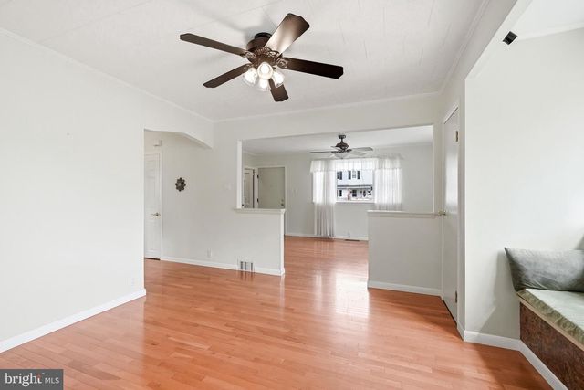 25 E MAIDEN LN, Somerdale, NJ 08083
