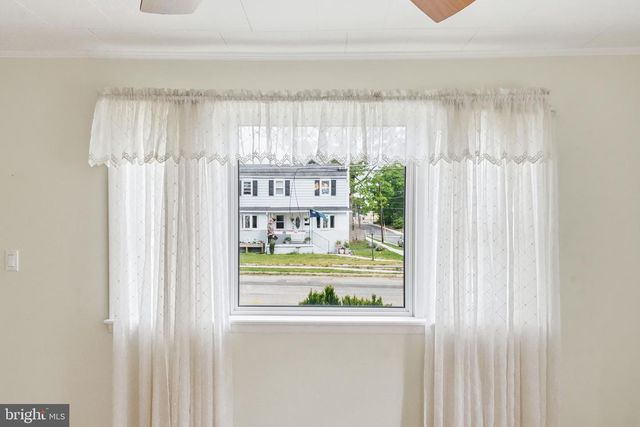 25 E MAIDEN LN, Somerdale, NJ 08083