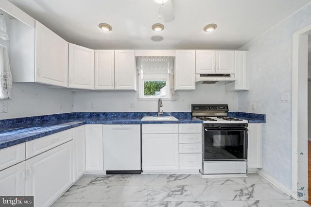 25 E MAIDEN LN, Somerdale, NJ 08083
