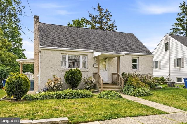 25 E MAIDEN LN, Somerdale, NJ 08083