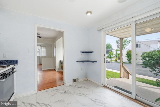 25 E MAIDEN LN, Somerdale, NJ 08083