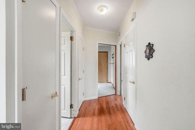 25 E MAIDEN LN, Somerdale, NJ 08083