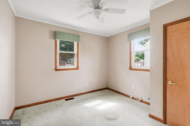 25 E MAIDEN LN, Somerdale, NJ 08083