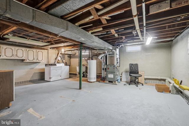 25 E MAIDEN LN, Somerdale, NJ 08083