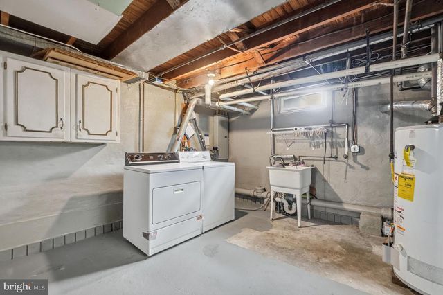 25 E MAIDEN LN, Somerdale, NJ 08083