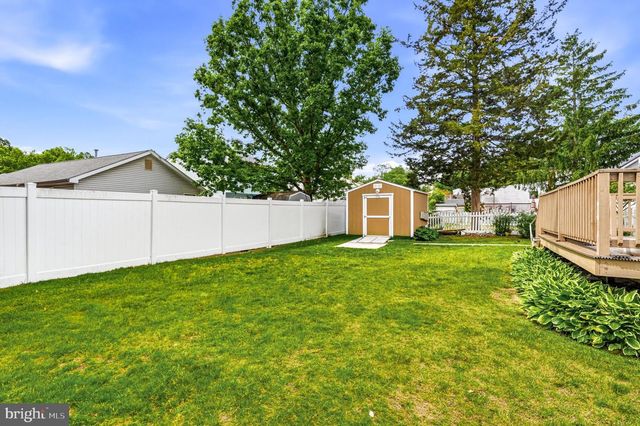 25 E MAIDEN LN, Somerdale, NJ 08083