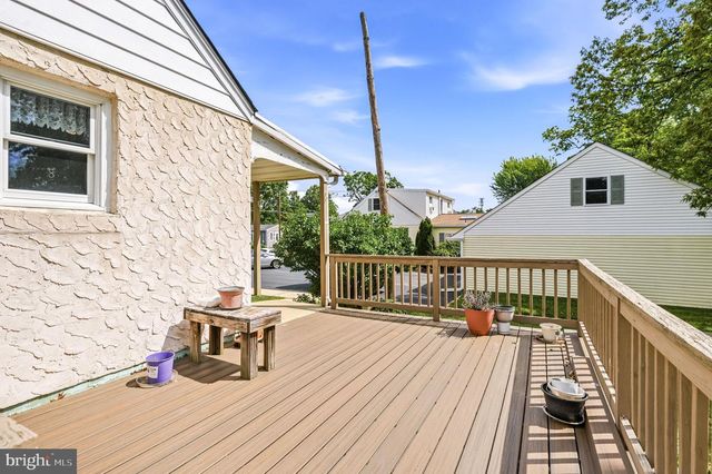 25 E MAIDEN LN, Somerdale, NJ 08083