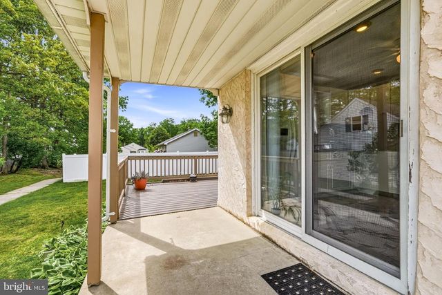 25 E MAIDEN LN, Somerdale, NJ 08083
