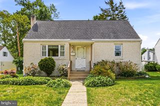 25 E MAIDEN LN, Somerdale, NJ 08083