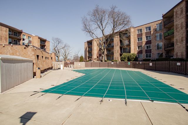 1101 S Hunt Club Drive 403, Mount Prospect, IL 60056