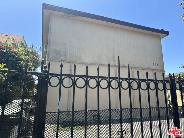 724 E 32nd Street, Los Angeles, CA 90011