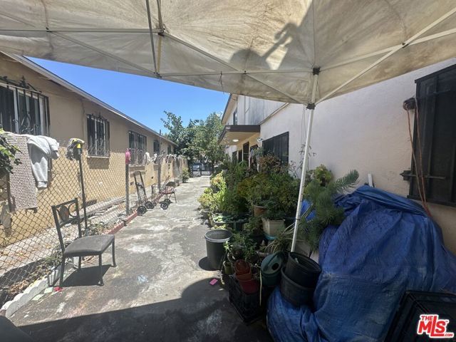 724 E 32nd Street, Los Angeles, CA 90011