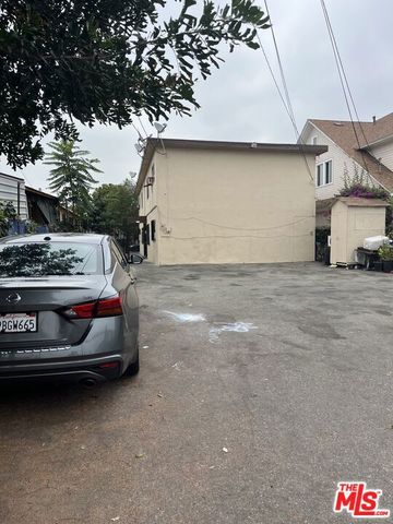 724 E 32nd Street, Los Angeles, CA 90011