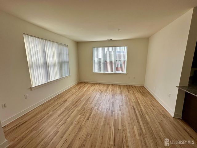 88 Roosevelt Avenue 421, Carteret, NJ 07008