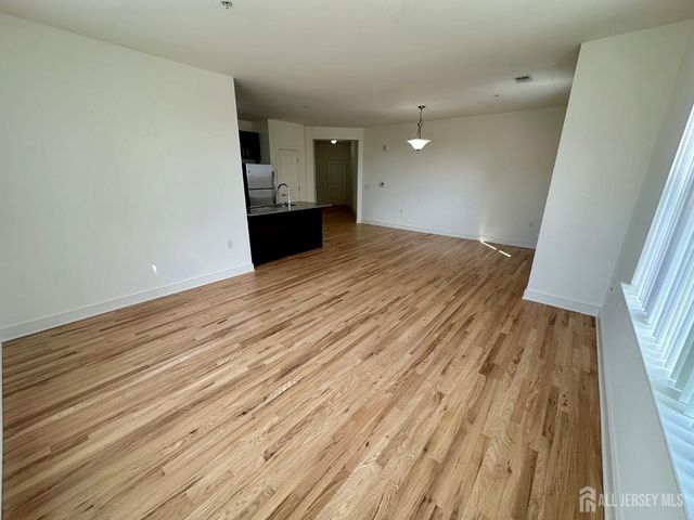 88 Roosevelt Avenue 421, Carteret, NJ 07008