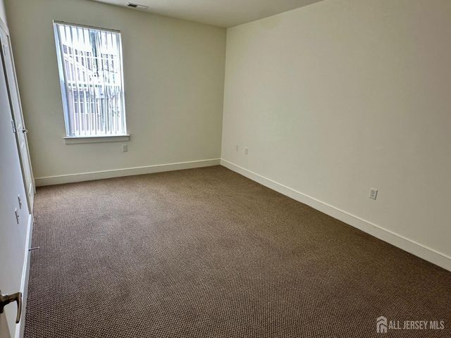 88 Roosevelt Avenue 421, Carteret, NJ 07008