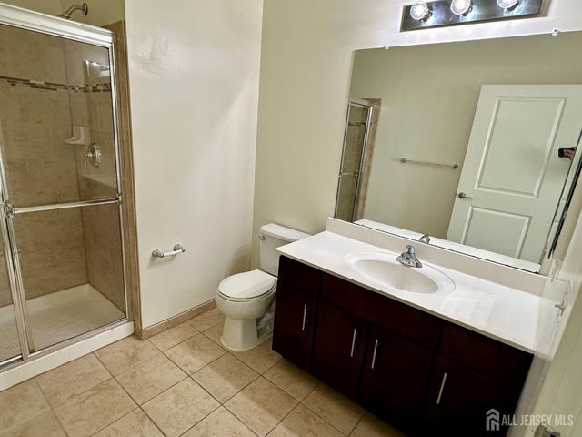 88 Roosevelt Avenue 421, Carteret, NJ 07008