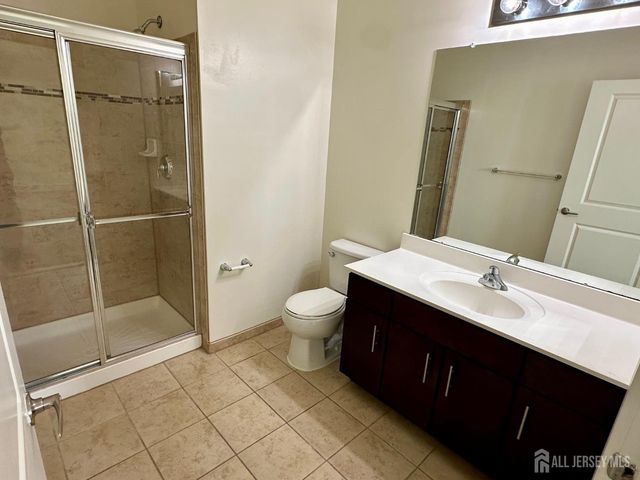 88 Roosevelt Avenue 421, Carteret, NJ 07008