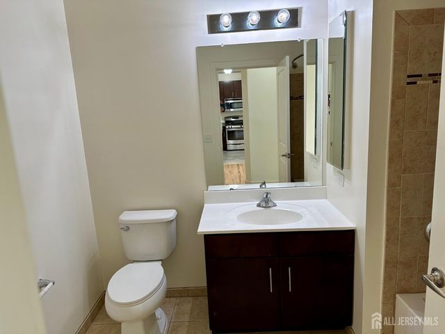 88 Roosevelt Avenue 421, Carteret, NJ 07008