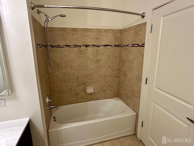 88 Roosevelt Avenue 421, Carteret, NJ 07008