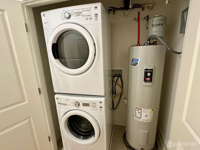 88 Roosevelt Avenue 421, Carteret, NJ 07008