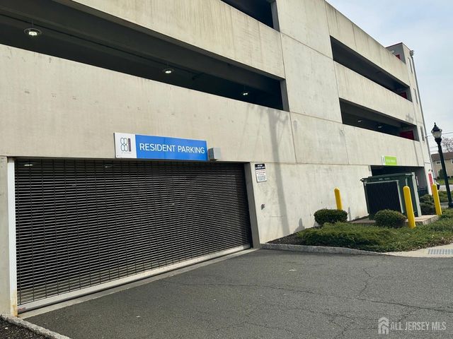 88 Roosevelt Avenue 421, Carteret, NJ 07008