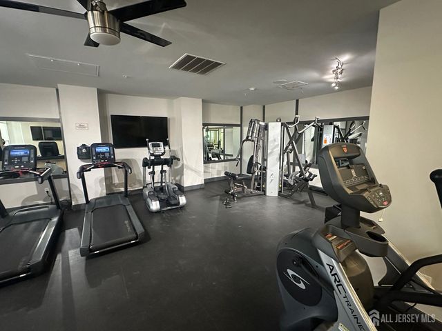 88 Roosevelt Avenue 421, Carteret, NJ 07008