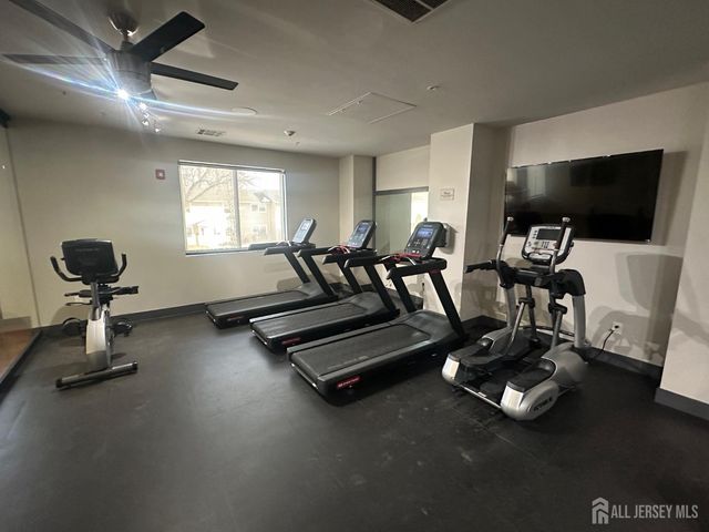 88 Roosevelt Avenue 421, Carteret, NJ 07008