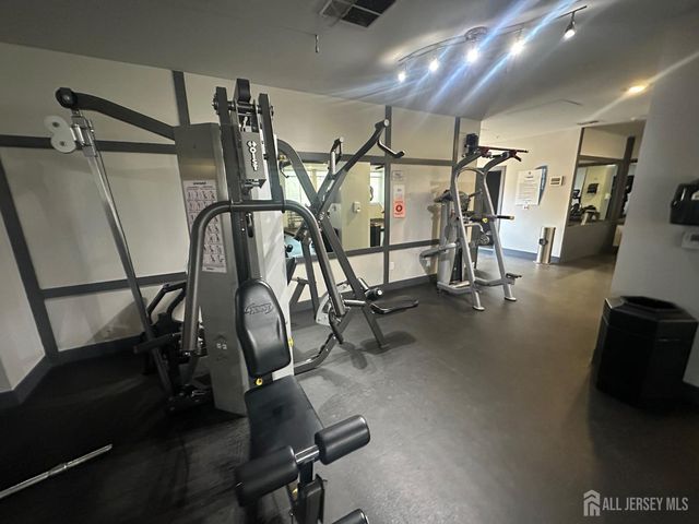 88 Roosevelt Avenue 421, Carteret, NJ 07008
