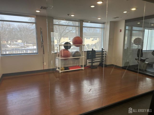 88 Roosevelt Avenue 421, Carteret, NJ 07008