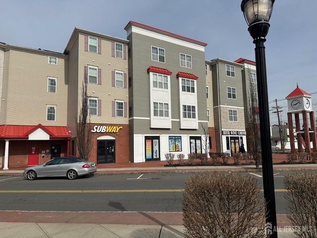 88 Roosevelt Avenue 421, Carteret, NJ 07008